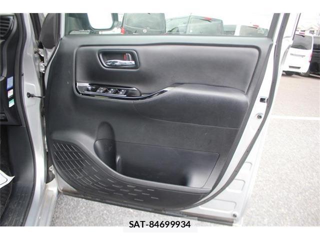 Toyota VOXY 2017-10 8769765-17