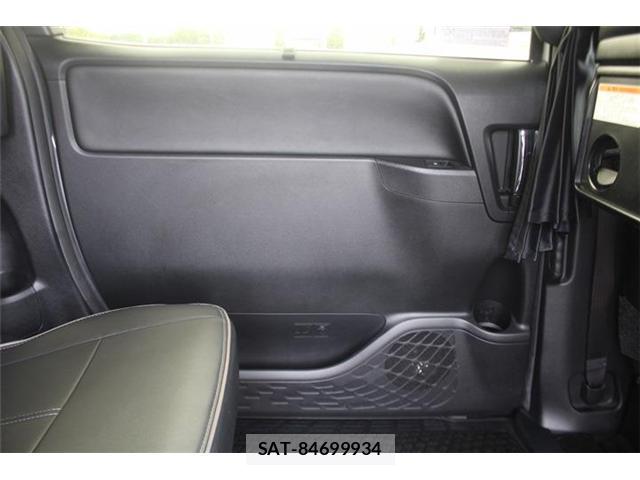 Toyota VOXY 2017-10 8769765-18
