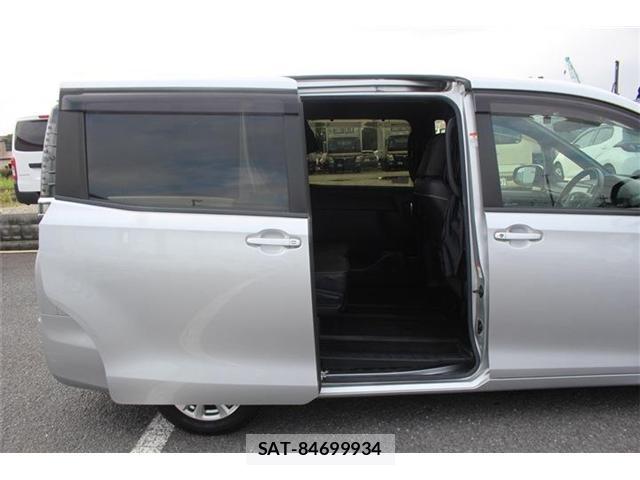 Toyota VOXY 2017-10 8769765-19