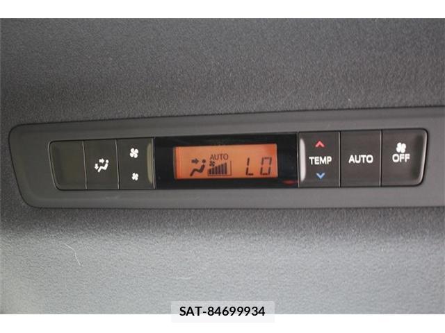 Toyota VOXY 2017-10 8769765-3