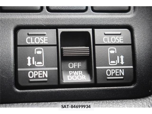 Toyota VOXY 2017-10 8769765-5