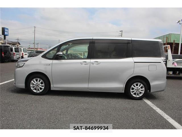 Toyota VOXY 2017-10 8769765-7