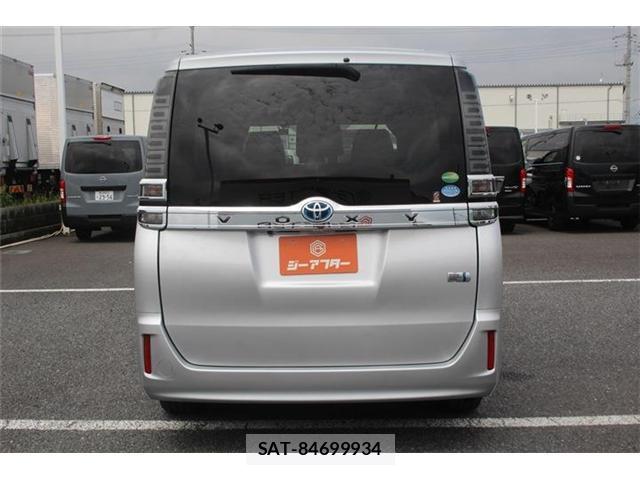 Toyota VOXY 2017-10 8769765-9