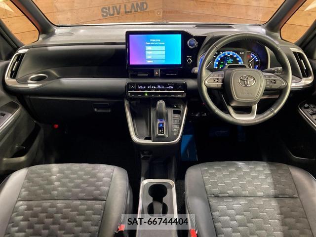 Toyota VOXY 2022-03 8769797-1