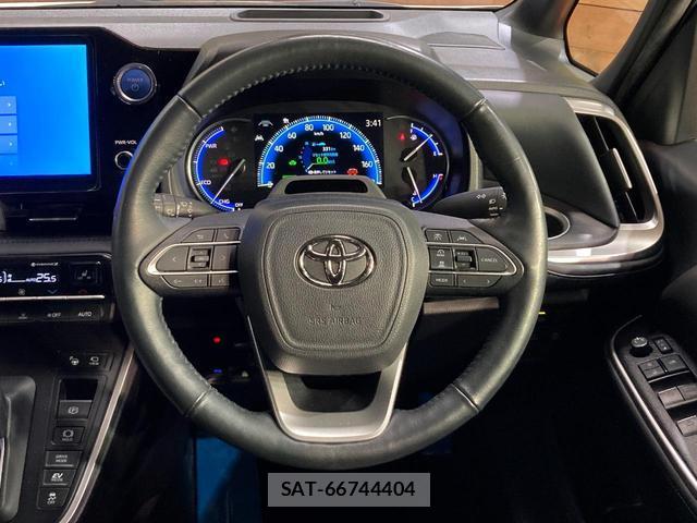 Toyota VOXY 2022-03 8769797-10