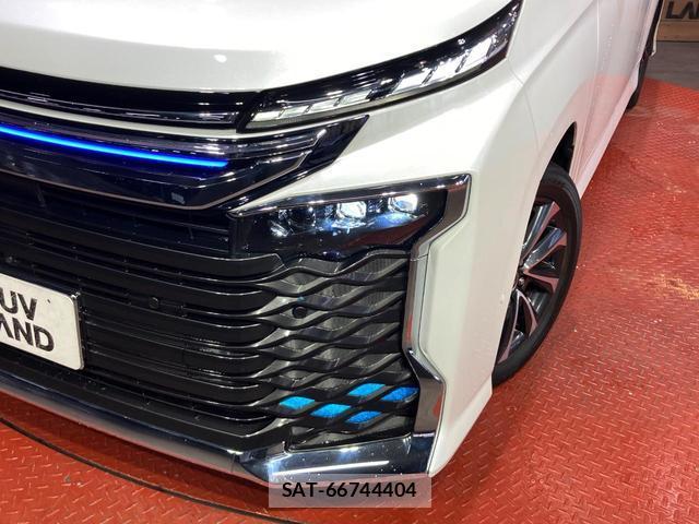 Toyota VOXY 2022-03 8769797-11