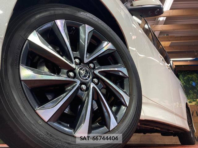 Toyota VOXY 2022-03 8769797-12