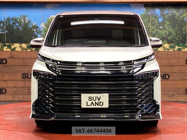 Toyota VOXY 2022-03 8769797-13