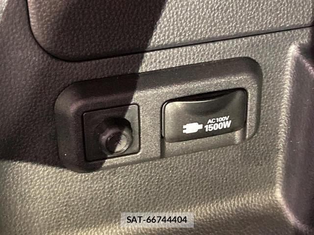 Toyota VOXY 2022-03 8769797-4