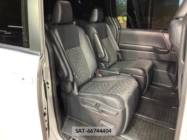 Toyota VOXY 2022-03 8769797-8