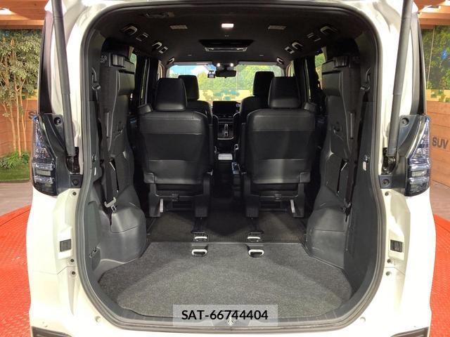 Toyota VOXY 2022-03 8769797-9