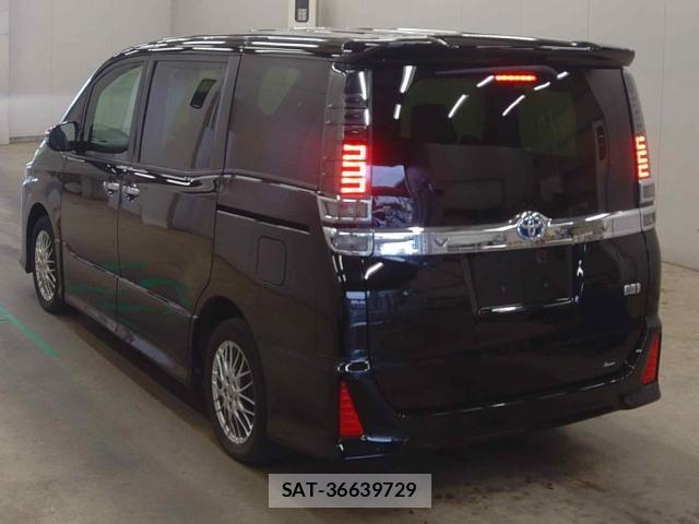 Toyota VOXY 2022-03 8769903-1