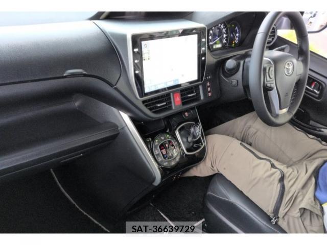 Toyota VOXY 2022-03 8769903-2
