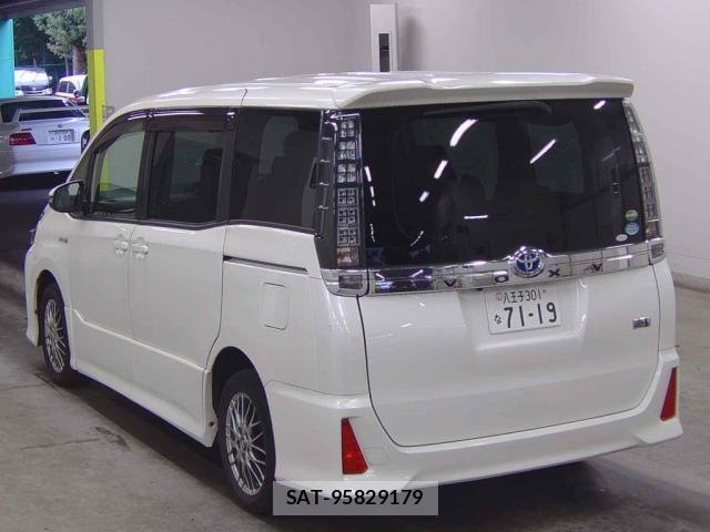 Toyota VOXY 2016 8769905-1
