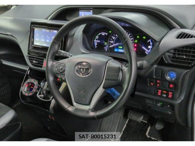 Toyota VOXY 2022-02 8769907-2