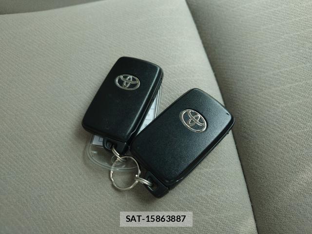 Toyota WISH 2013-05 8768716-5