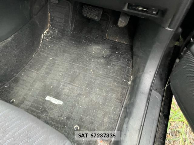 Toyota WISH 2011-07 8769172-11