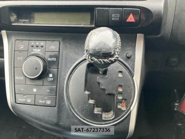 Toyota WISH 2011-07 8769172-17
