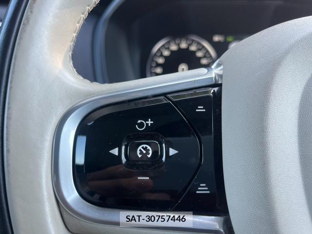 Volvo XC90 2017-08 8769973-1