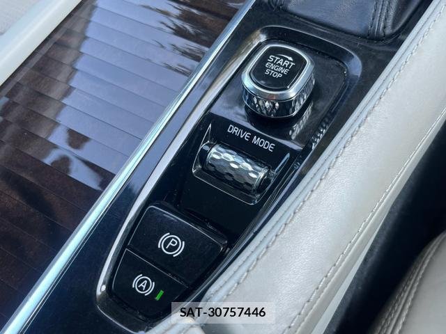 Volvo XC90 2017-08 8769973-3