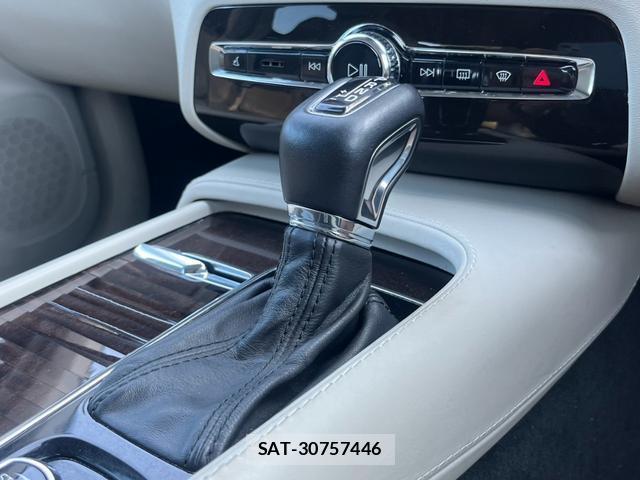 Volvo XC90 2017-08 8769973-5