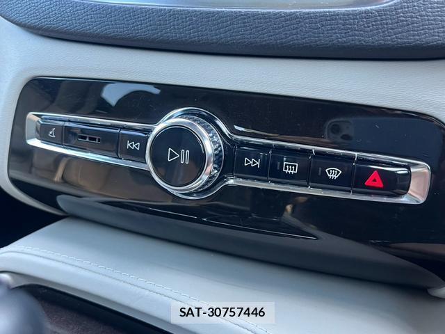 Volvo XC90 2017-08 8769973-6
