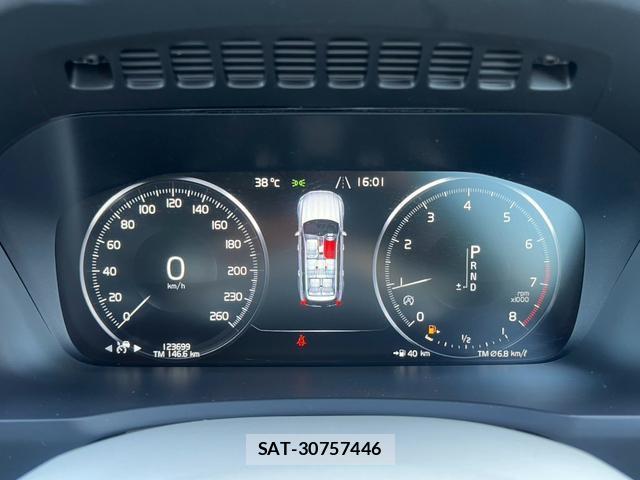 Volvo XC90 2017-08 8769973-7