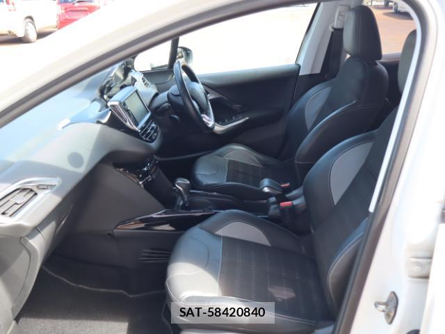 Peugeot 2008 2017-03 8812117-19