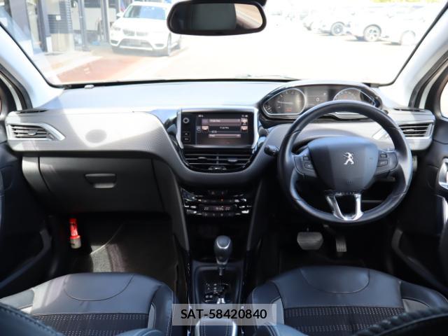 Peugeot 2008 2017-03 8812117-3