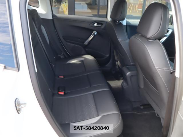 Peugeot 2008 2017-03 8812117-5