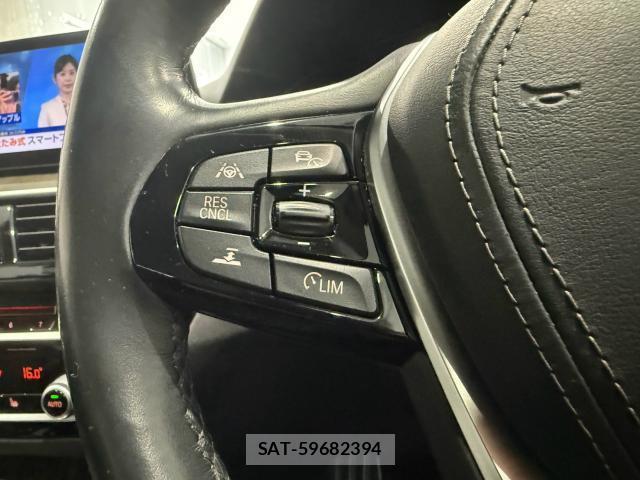 Bmw 5 SERIES 2018-08 8814662-15