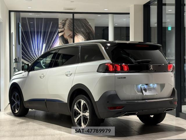 Peugeot 5008 2021-06 8815065-2