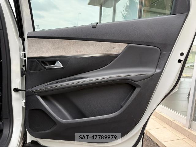 Peugeot 5008 2021-06 8815065-7