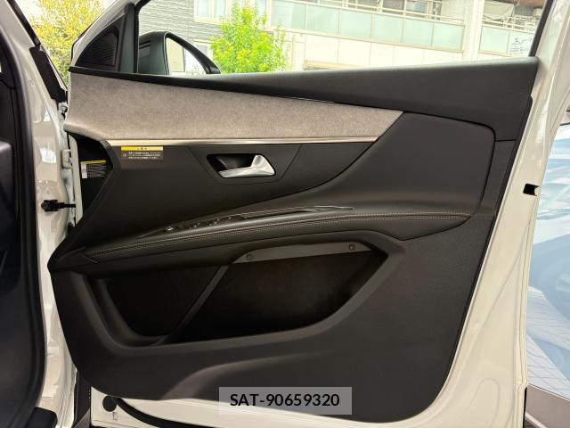 Peugeot 5008 2023-09 8815066-5