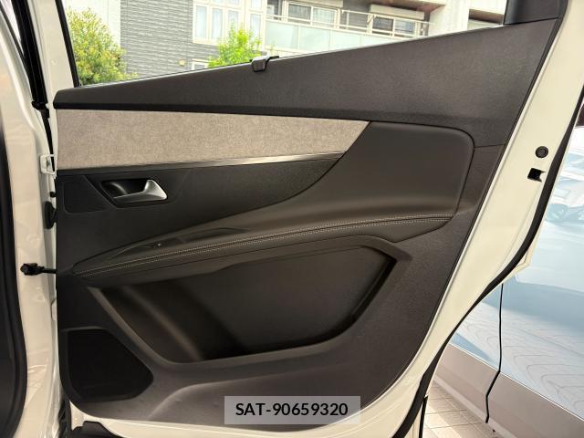 Peugeot 5008 2023-09 8815066-8