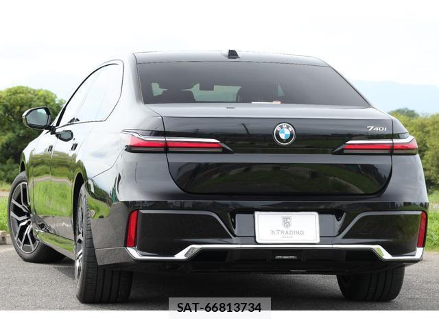 Bmw 7 SERIES 2023-07 8817675-1