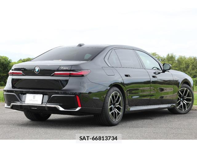 Bmw 7 SERIES 2023-07 8817675-7