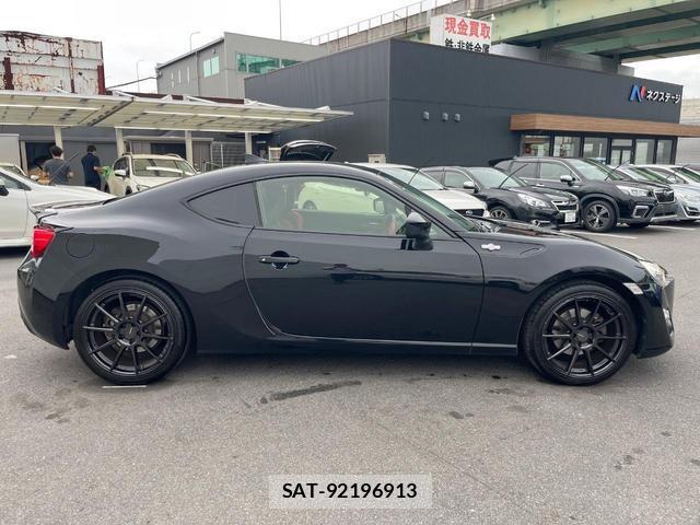 Toyota 86 2013-03 8814507-16