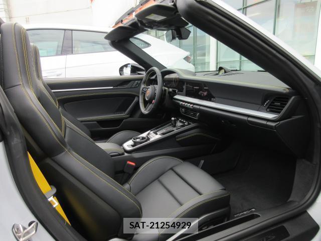 Porsche 911 2025-09 8814201-13