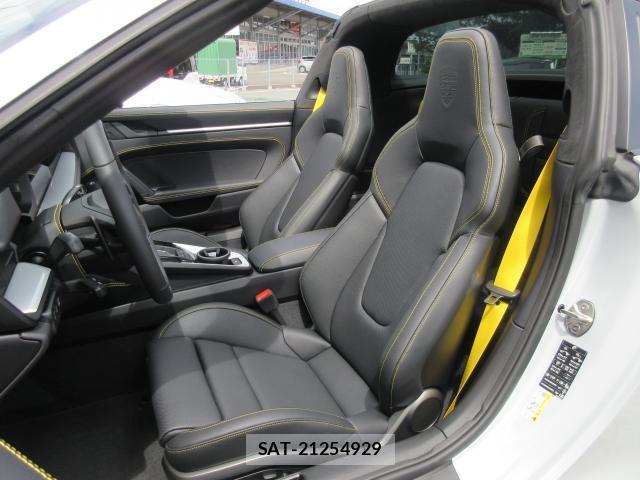 Porsche 911 2025-09 8814201-8