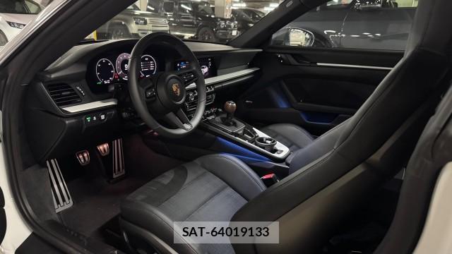 Porsche 911 2025-09 8815546-2