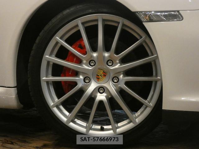 Porsche 911 2009-01 8817864-5