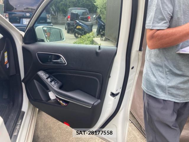 Mercedes Benz A-CLASS 2013-10 8816099-14