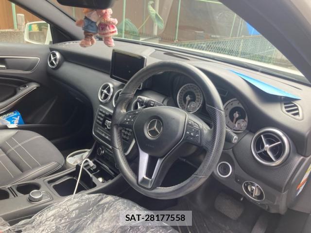 Mercedes Benz A-CLASS 2013-10 8816099-18