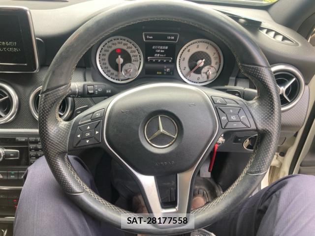 Mercedes Benz A-CLASS 2013-10 8816099-19