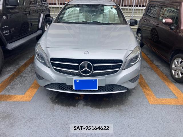 Mercedes Benz A-CLASS 2014-04 8816400-1