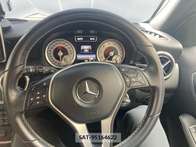 Mercedes Benz A-CLASS 2014-04 8816400-11
