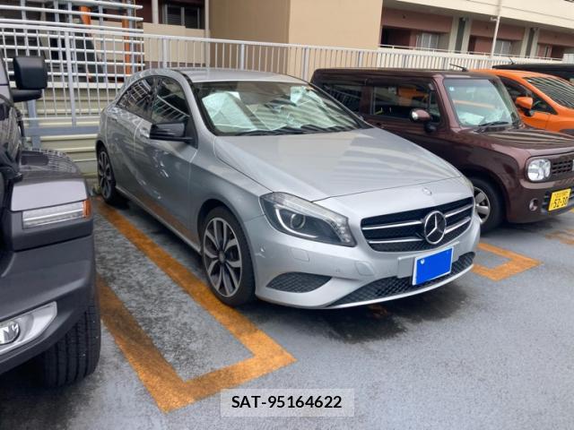 Mercedes Benz A-CLASS 2014-04 8816400-2