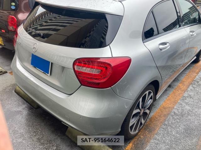 Mercedes Benz A-CLASS 2014-04 8816400-3