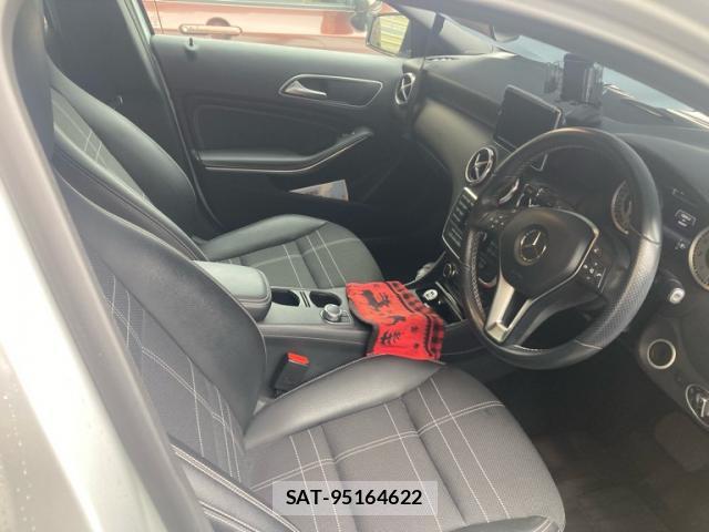 Mercedes Benz A-CLASS 2014-04 8816400-5